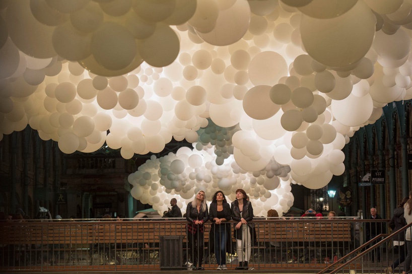 charles-petillon-heartbeat-100000-white-balloons-maltm_com-07