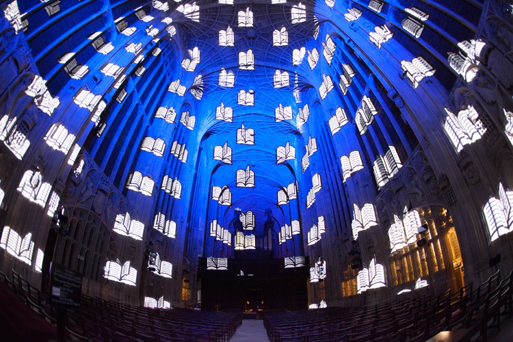 miguel-chevaliers-immersive-projections-at-kings-college-chapel-in-cambridge-maltm_com_06