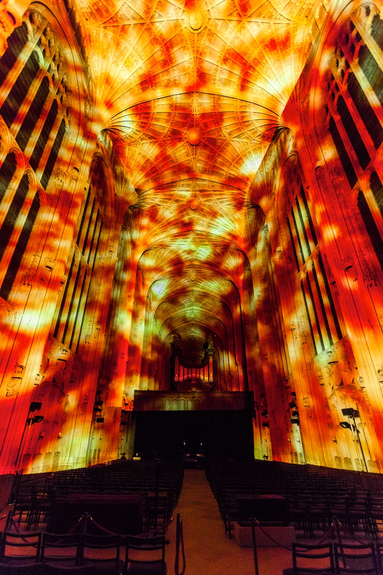 miguel-chevaliers-immersive-projections-at-kings-college-chapel-in-cambridge-maltm_com_08