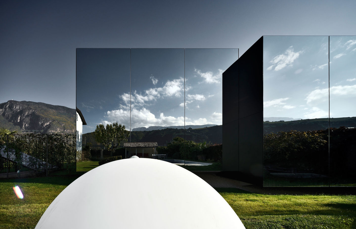 peter_pichler_architecture_Mirror-Houses-back-day-pool-2