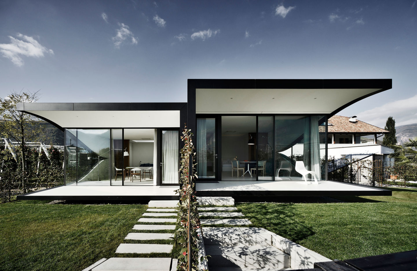 peter_pichler_architecture_Mirror-Houses-front-day