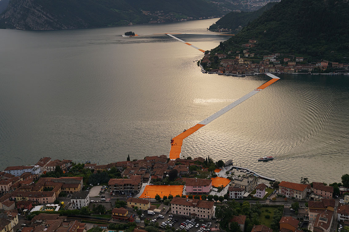 s7_christo_and_jean_claude_the_floating_piers_lake_iseo_italy_yatzer_0