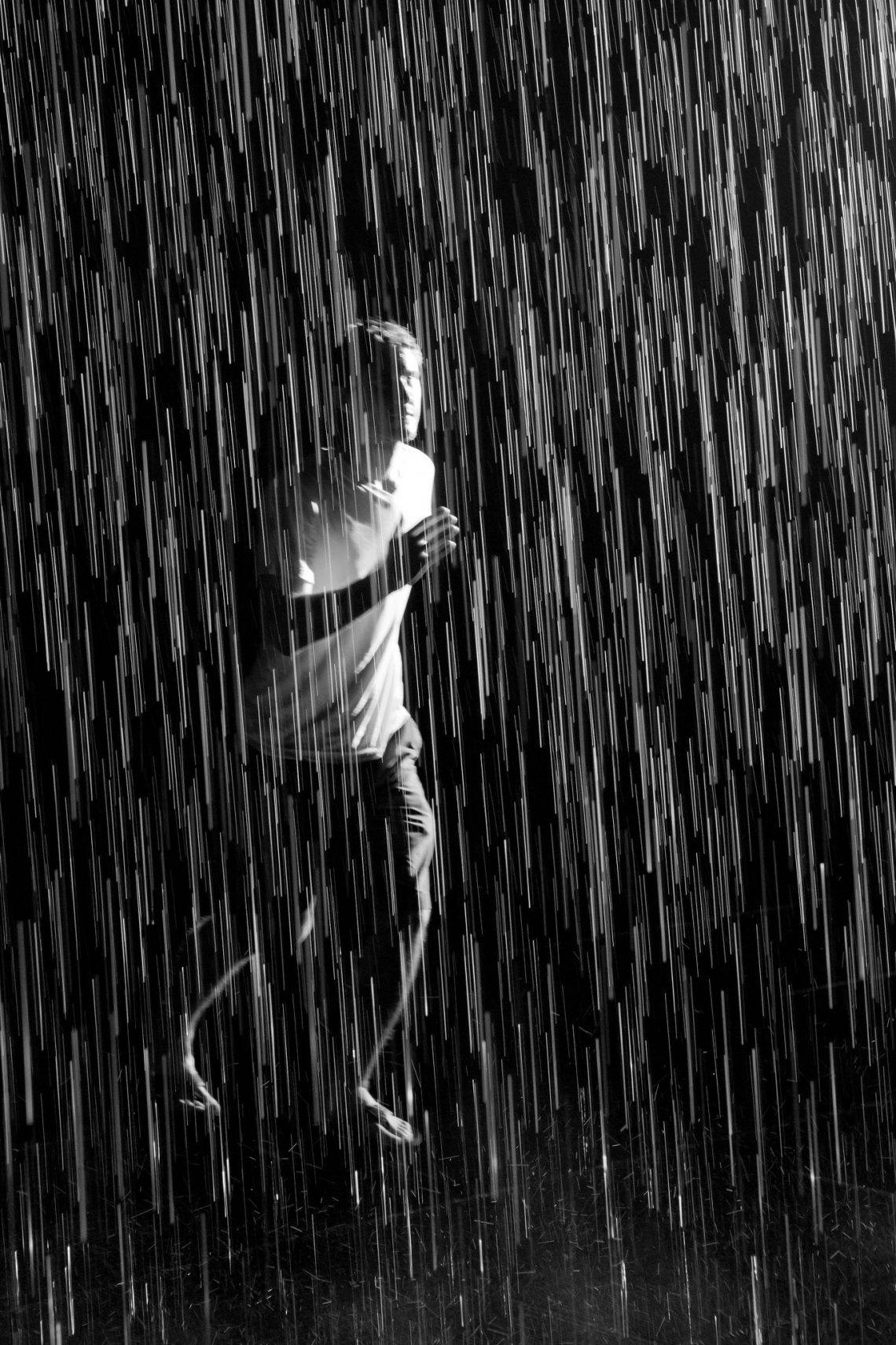 Rain Room 滴水不沾的雨中漫步 – Malt 麦芽